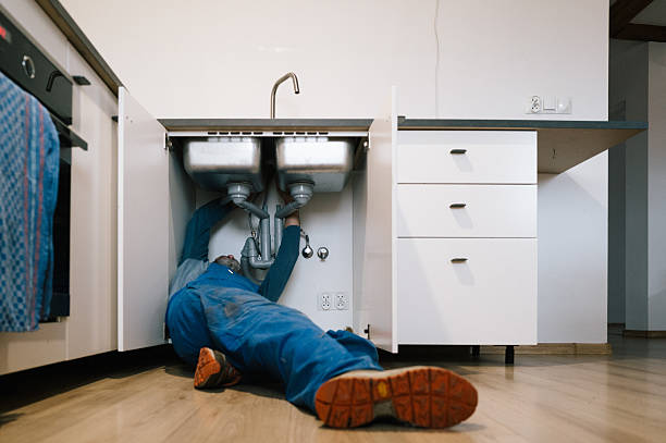 Professional Emergency Plumber technician working in Ocheyedan, IA